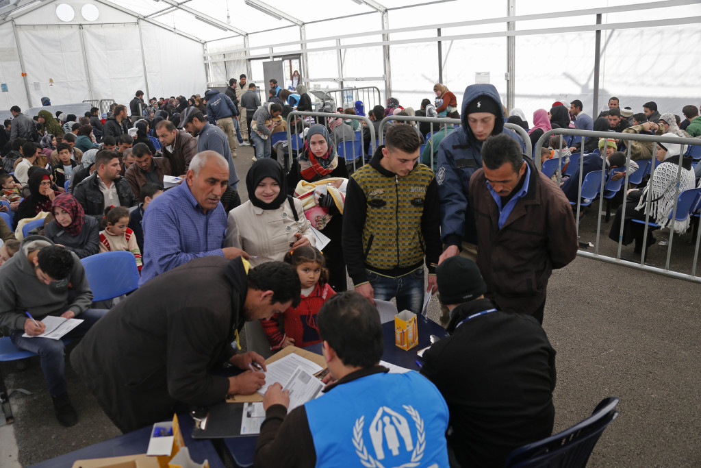syrian-refugees-wait-in-lebanon